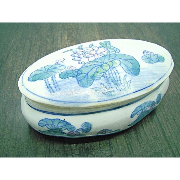 Vintage Porcelain Trinket Dish Removable Lid White Blue Floral Oval Shape 4x2x2" - Picture 1 of 11